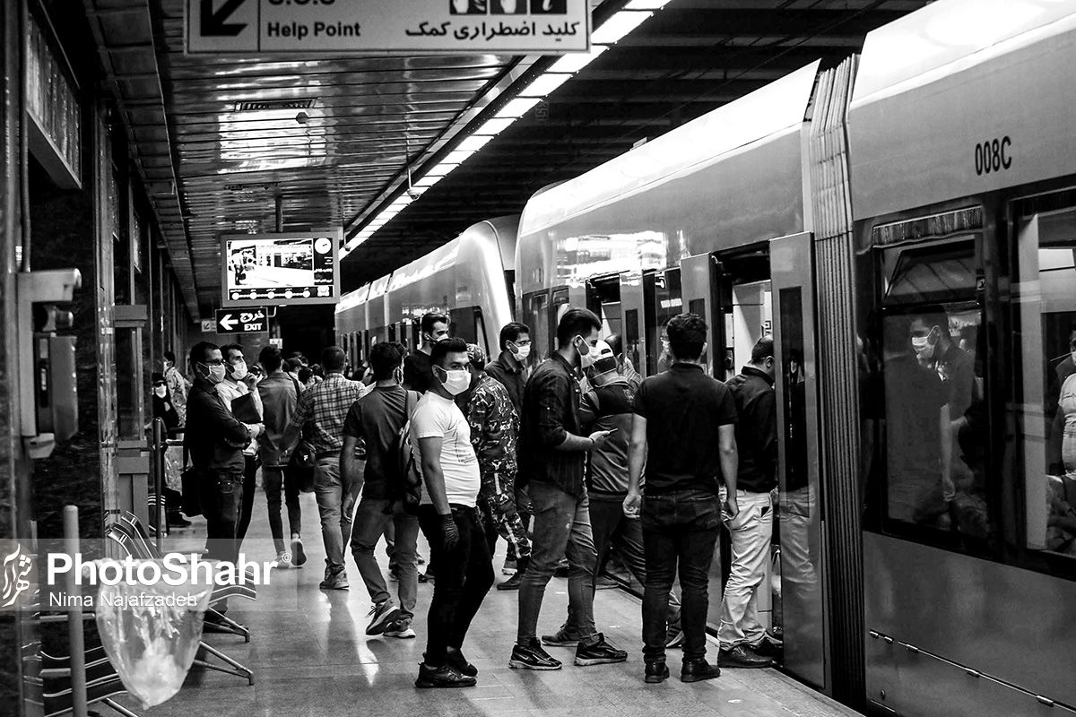 معاون فنی مرکز مدیریت بیماری‌های واگیر وزارت بهداشت آخرین وضعیت شیوع بیماری‌های ویروسی فصلی را تشریح و تأکید کرد: حتی کسانی که بیمار نیستند، در صورت حضور در اماکن شلوغ و پرازدحام لازم است ماسک بزنند.