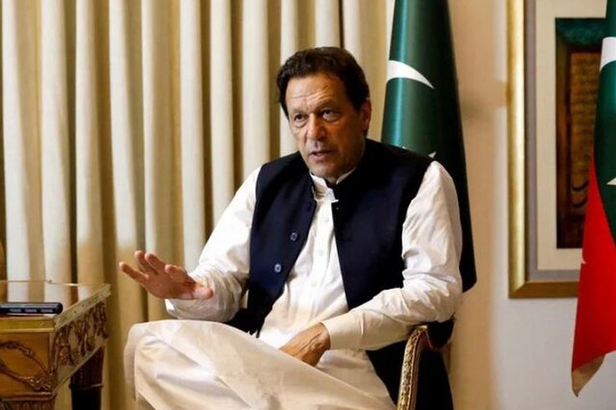 وکیل عمران خان اعلام کرد با توجه به تهدیداتی که علیه جان موکلش وجود دارد، حکم دیوان عالی پاکستان مبنی بر برگزاری علنی دادگاه، امکان‌پذیر نیست.