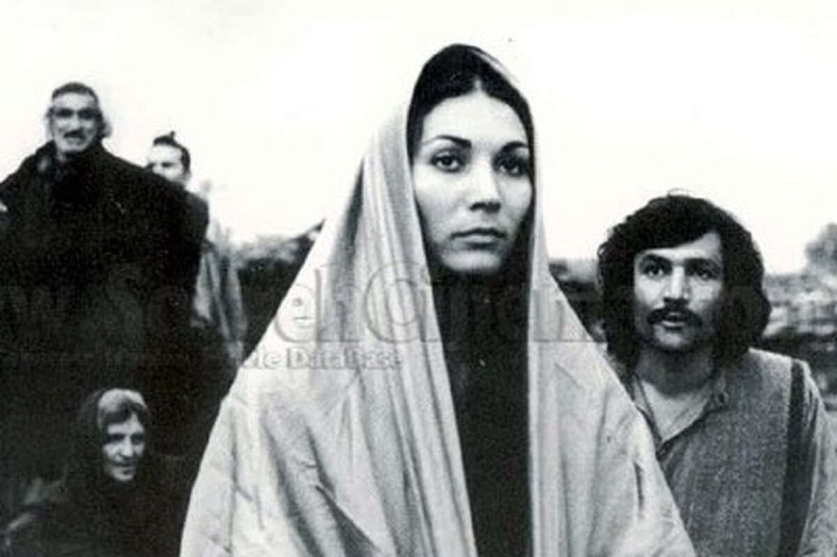 فیلم سینمایی «غریبه و مه» ساخته بهرام بیضایی با بازی زنده یاد پروانه معصومی در جشنواره فیلم سنگاپور به نمایش گذاشته می‌شود.