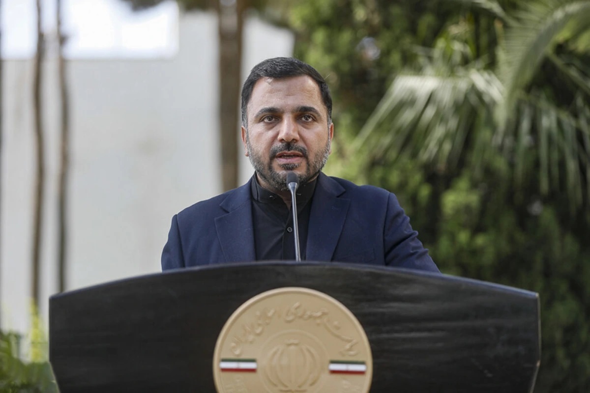 وزیر ارتباطات و فناوری اطلاعات با بیان اینکه تا پایان برنامه هفتم توسعه هیچ کسی برای هیچ خدمتی مراجعه حضوری نخواهد کرد، گفت: در برنامه هفتم هم تکلیف شده که هر دستگاهی سالی ۲۰ واحد از خدمات خود را هوشمند کند.