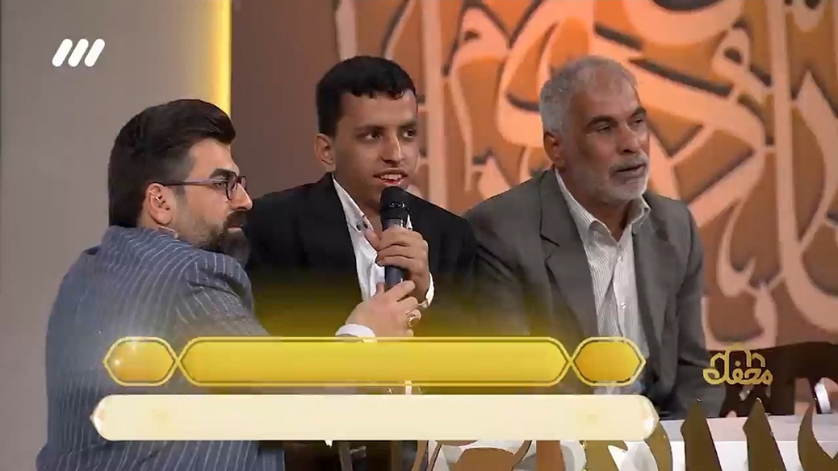 صلاح الدین سواری حتی نمی‌تواند سوالات عادی را جواب دهد ولی حافظ کل قرآن کریم است و همه را بهت زده کرده است