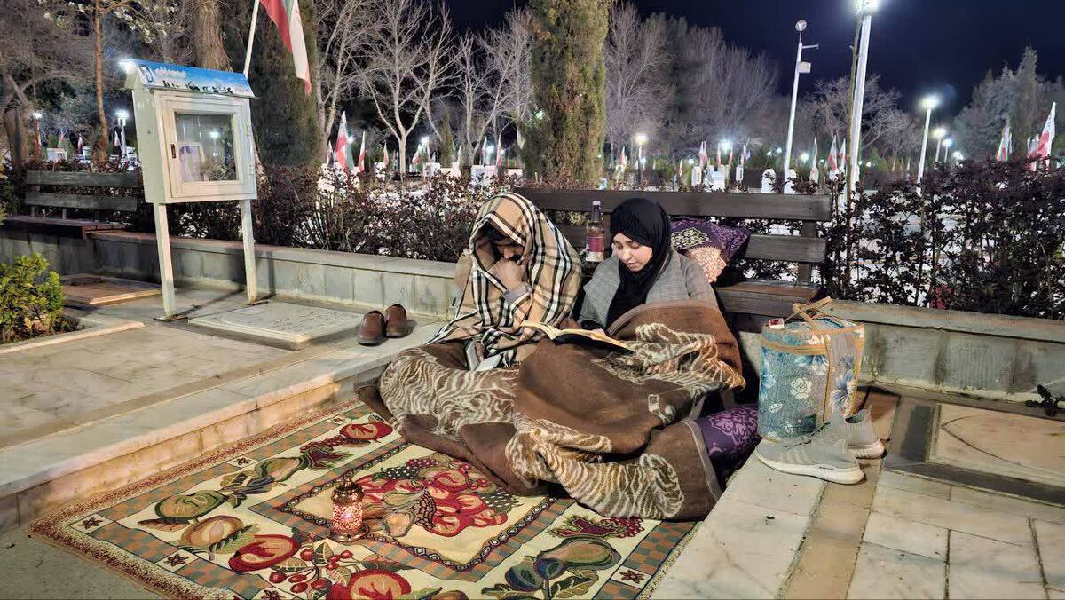 تصاویری از برگزاری مراسم اولین شب قدر در جوار گلزار مطهر شهدای آرامستان بهشت رضا (ع) مشهد را مشاهده می کنید.
