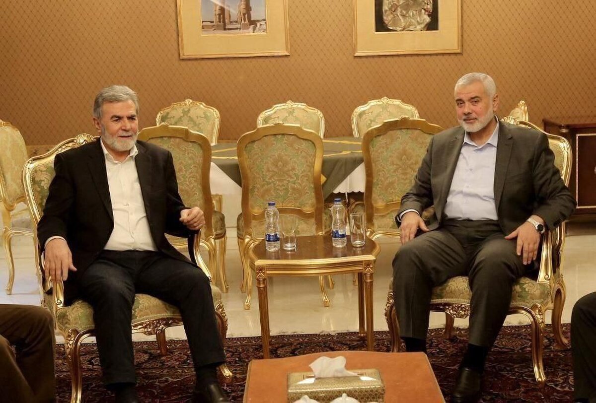 اسماعیل هنیه رئیس دفتر سیاسی جنبش حماس شب گذشته در تهران، با زیاد النخاله دبیرکل جنبش جهاد اسلامی دیدار و تحولات سیاسی و میدانی مرتبط با حمله جنایتکارانه رژیم صهیونیستی به نوار غزه و پیامد‌های مختلف آن را مورد بررسی قرار دادند.  