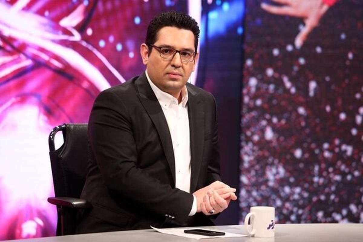 محمدرضا احمدی گزارشگر صداوسیما در فرودگاه کانادا در حال بازگشت به ایران با سوالات چالشی یک فرد مواجه شد که منجر به درگیری خانواده این مجری تلویزیون با این فرد شد.