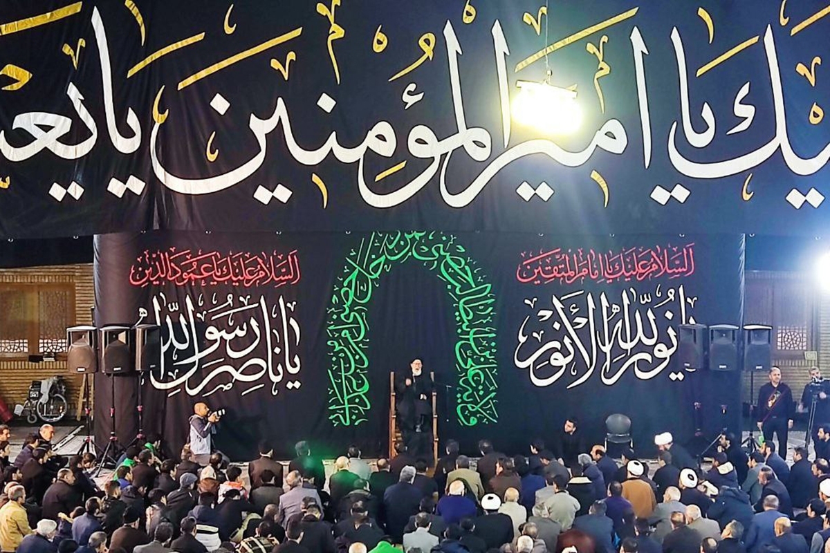 عزاداران علوی با حرکت به سمت حرم مطهر رضوی، عرض ارادت و تسلیت خود را به محضر امام رضا (ع) اعلام کردند.