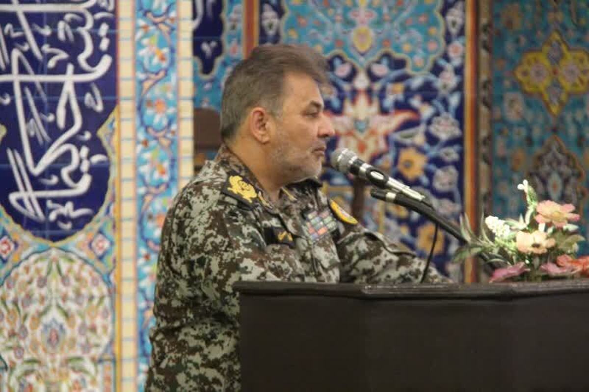 فرمانده منطقه پدافند هوایی شمال شرق گفت: امیرالمومنین الگوی تمامی مسلمین است و ما باید با اخلاق علی‌وار فرزندانمان را تربیت کرده و ایشان را الگویی تمام عیار برای خود و خانواده قرار دهیم.