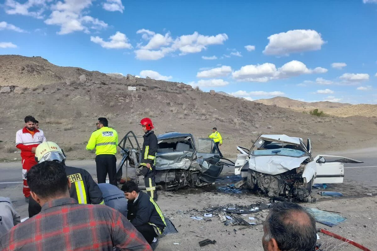 مسوول روابط عمومی اورژانس ۱۱۵ دانشگاه علوم پزشکی سبزوار گفت: برخورد ۲ خودرو سواری در مسیر سبزوار - جوین ۲ کشته و چهار مصدوم برجای گذاشت.