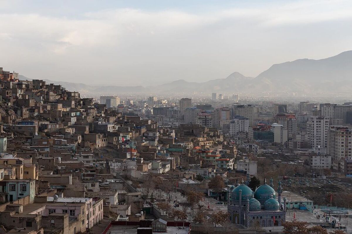 کابُل، پایتخت افغانستان مطابق تخمین سال ۲۰۲۰ دارای جمعیتی حدود ۴٬۲۰۰٬۰۰۰ نفر و مساحتی حدود ۱٬۰۲۳ کیلومتر مربع است که در ولایت کابل واقع شده‌است.