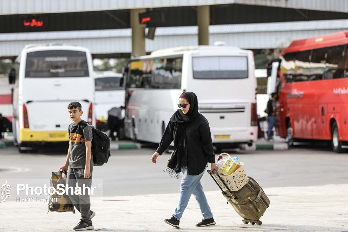جانشین رئیس ستاد اجرایی خدمات سفر خراسان رضوی با اشاره به موج سوم سفر به مشهد مقدس از ورود بیش از ۱۰ میلیون و ‭‭‭‭‭‭۴۱۸‬‬‬‬‬‬ هزار نفر زائر به استان و مشهد خبر داد.