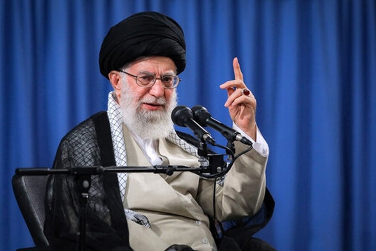 رهبر معظم انقلاب اسلامی گفتند: من قاطعانه می‌گویم حرکت نزولی و رو به زوال دشمن صهیونیستی آغاز شده و وقفه نخواهد داشت.