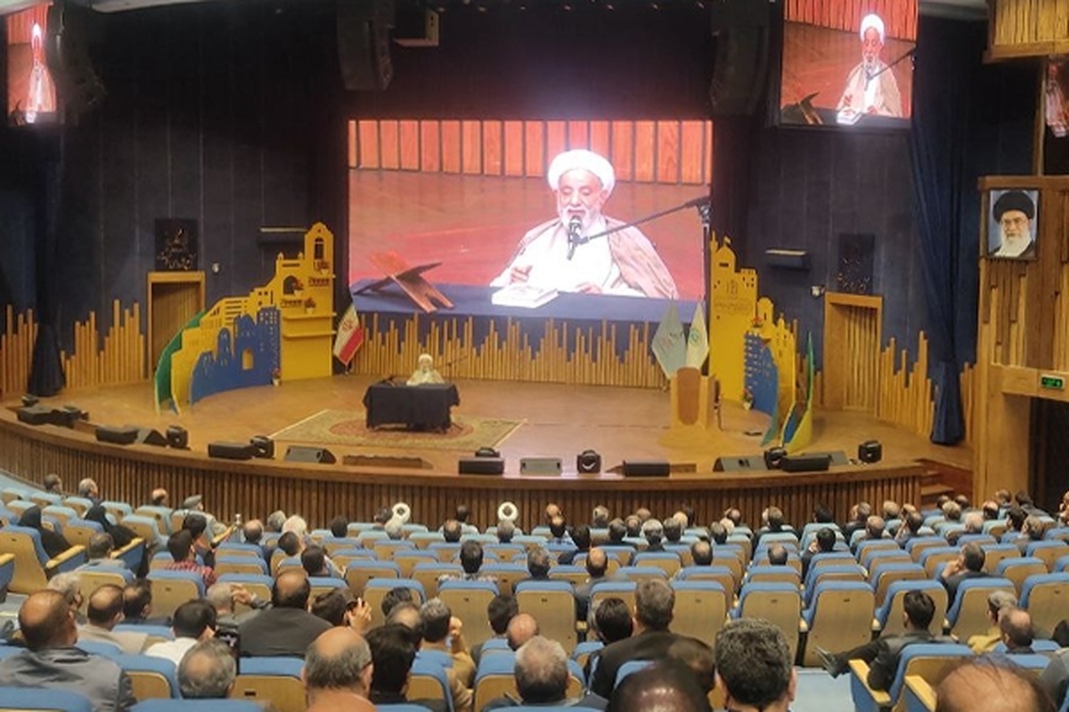 محفل انس با قرآن بسیج جامعه پزشکی مشهد در سالن شهدای سلامت دانشگاه علوم پزشکی مشهد برگزار شد.