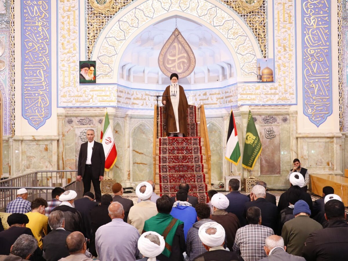 نماینده ولی فقیه در استان خراسان رضوی گفت: در مجازات دشمن نباید شتاب زده عمل کرد. همه اقتدار و عظمت نظام ما به این است که حجت امام معصوم بر امورات آن احاطه دارد و لذا در چنین موقعیت‌هایی است که باید گوش جان به تدبیر این رهبر فرزانه سپرد، زیرا همه می‌دانیم که در نهایت، تصمیمی گرفته خواهد شد که جز زوال اسرائیل و نابودی این رژیم جعلی، نتیجه و سرانجام دیگری ندارد.
