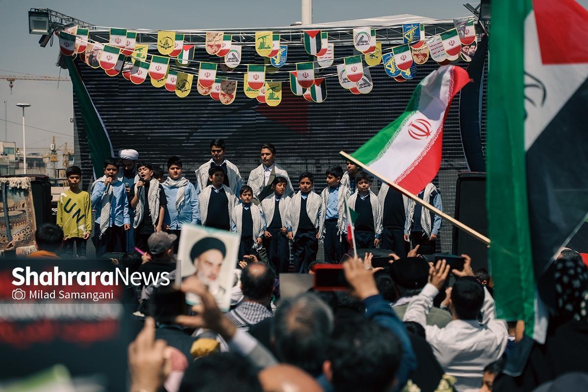 کودکان و نوجوانان مشهدی با حضور پرشور در راهپیمایی روز قدس، حمایت خود را از مردم فلسطین اعلام کردند.