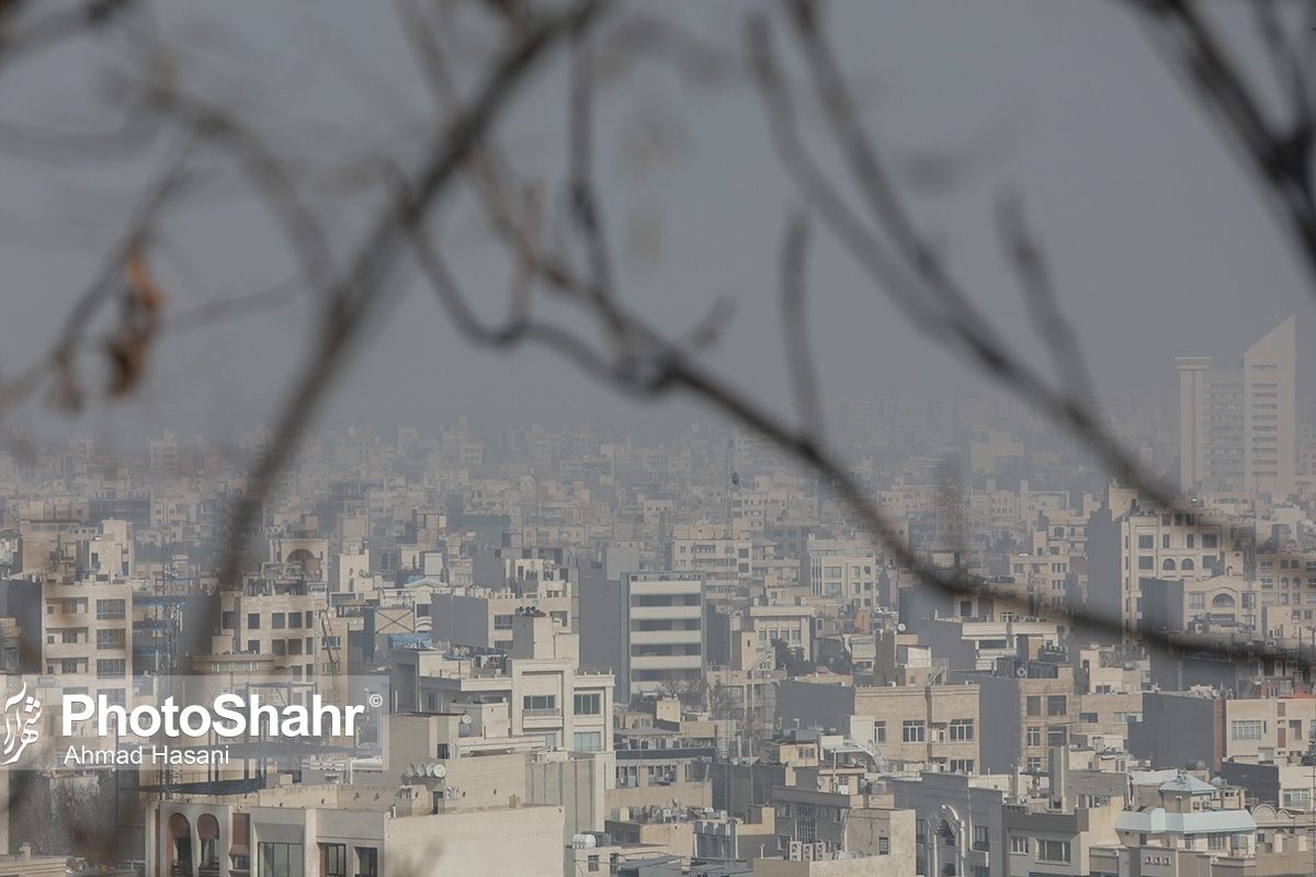 مدیر کل حفاظت محیط زیست خراسان رضوی گفت: کیفیت هوای کلانشهر مشهد برای امروز با افزایش چشمگیر حجم آلاینده‌ها در شرایط «ناسالم» و آلوده برای تنفس شهروندان قرار گرفت.
