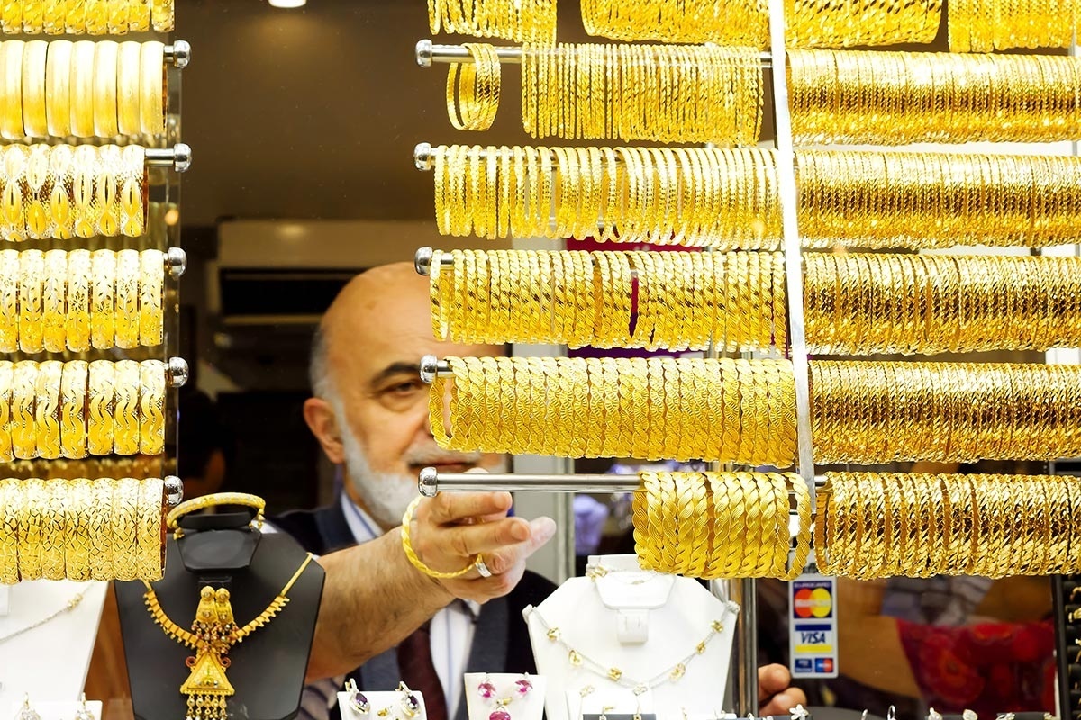 رئیس اتحادیه طلا، جواهر و نقره مشهد در خصوص قیمت طلا، سکه و ارز توضیحاتی ارائه کرد.
