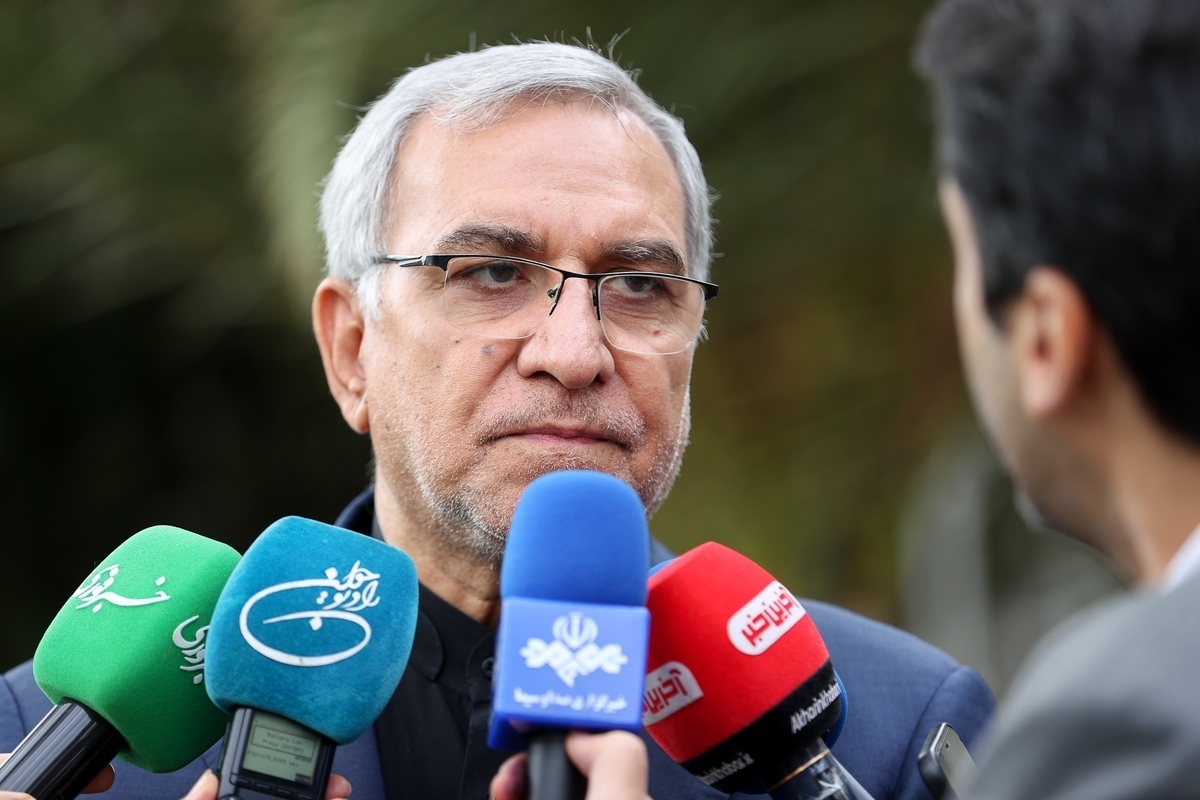 وزیر بهداشت، درمان و آموزش پزشکی گفت: در جهان ۱۴۰ کشور سلامتی را به عنوان حق در قانون اساسی و قوانین بالادستی خود مورد اشاره قرار داده‌اند.