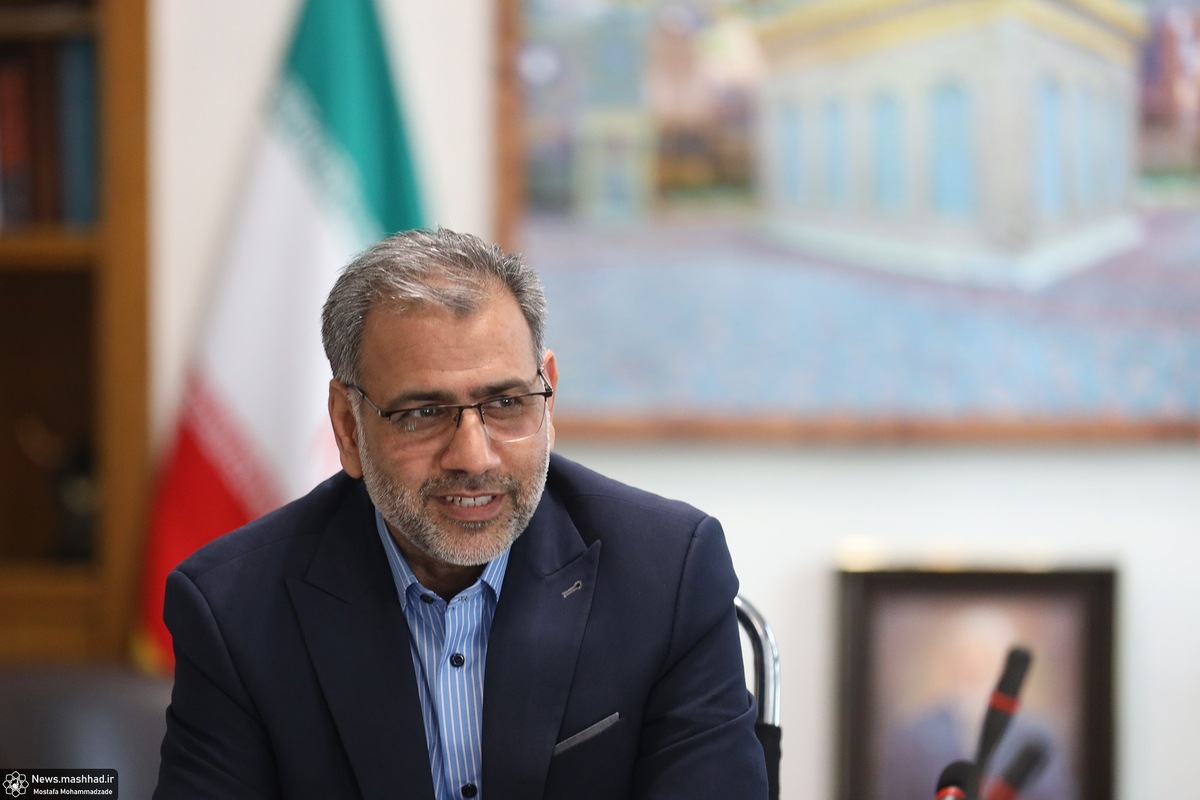 معاون مالی و پشتیبانی شهرداری مشهد به پیگیری‌های انجام‌شده برای محاسبه و اخذ سهم شهرداری مشهد از محل عوارض‌های متمرکز اشاره و خاطرنشان کرد: از ۱۰ محل مرتبط با عوارض‌های دولتی مانند عوارض جرائم رانندگی، گمرک و... ازسال ۹۸ تا ۱۴۰۲ معوقات حدود ۲۶۰۰ میلیارد تومان برآورد شده که برای تائید و نهایی کردن این رقم جلساتی را با حسابرسان دولت برگزار کرده‌ایم و پیگیری برای وصول آن در حال انجام است.