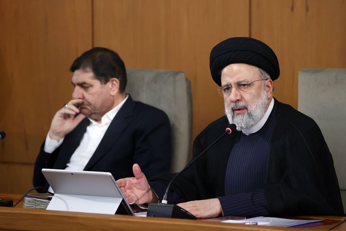 بخش‌های اقتصادی دولت بهویژه سازمان برنامه و بودجه و وزارت امور اقتصادی و دارایی از سوی رئیس‌جمهور مکلف شدند از اتخاذ سیاست‌ها و تصمیماتی که منجر به بی‌ثباتی در بازار یا افزایش فاصله طبقاتی می‌شود پرهیز کنند.