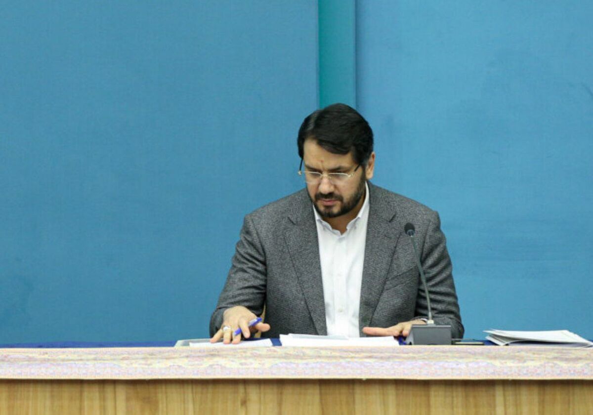 وزیر راه، مسکن و شهرسازی، ساخت ۵۰ درصد خانه‌های نهضت ملی مسکن به صورت ویلایی و مردمی‌سازی ساخت را ۲ سیاست‌ محوری دولتِ مردمی در جهت ساخت مسکن با سرعت بیشتر، مقرون به صرفه‌تر و با رضایت بالاتر مردم اعلام کرد.