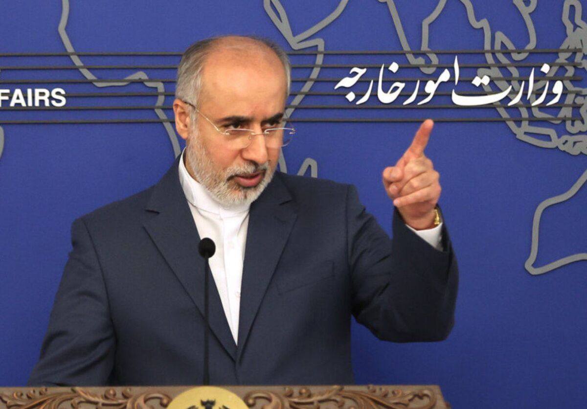 سخنگوی وزارت امور خارجه با اشاره خودشیرینی مزوّرانه دولتمردان آمریکایی تاکید کرد: ایرانیان دوستان و دشمنان خود را به خوبی می‌شناسند و نسبت به نیتهای شیطانی نهفته در ورای این نمایش‌های دروغین و مضحک آگاه هستند.