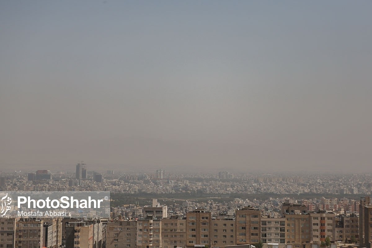 مدیر کل حفاظت محیط زیست خراسان رضوی گفت: کیفیت هوای کلانشهر مشهد با افزایش چشمگیر حجم آلاینده‌ها برای سومین روز پیاپی در شرایط «ناسالم» و آلوده برای تنفس شهروندان قرار دارد.