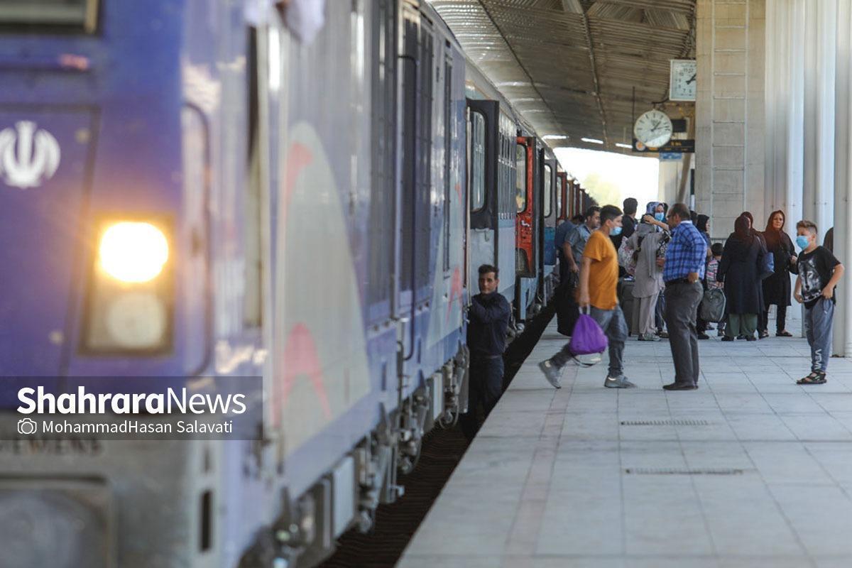 پیش فروش حضوری بلیت‌های این بازه زمانی از ساعت ۱۱ روز سه شنبه ۲۱ فروردین، از طریق مراکز مجاز فروش حضوری و از میان بلیت‌های باقی مانده انجام می‌پذیرد.