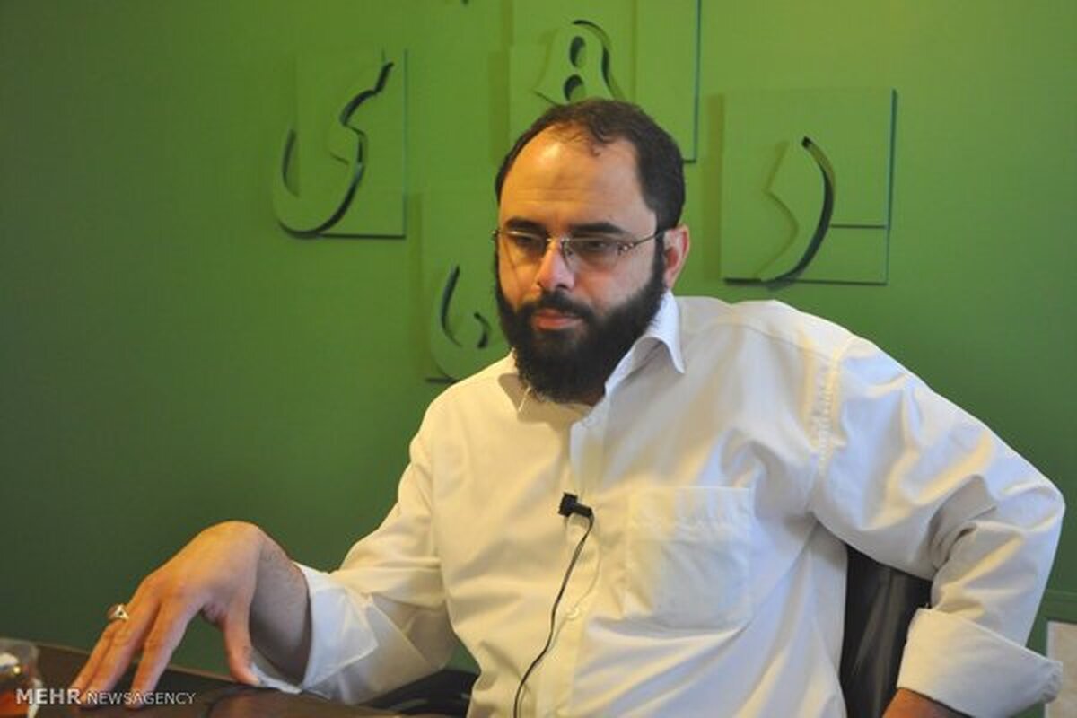 هنرمند گرافیست مشهدی گفت: رسانه مهمترین قسمت ترویج انقلاب است، چرا که هنر انقلاب نیازمند شناسایی و ترویج است.