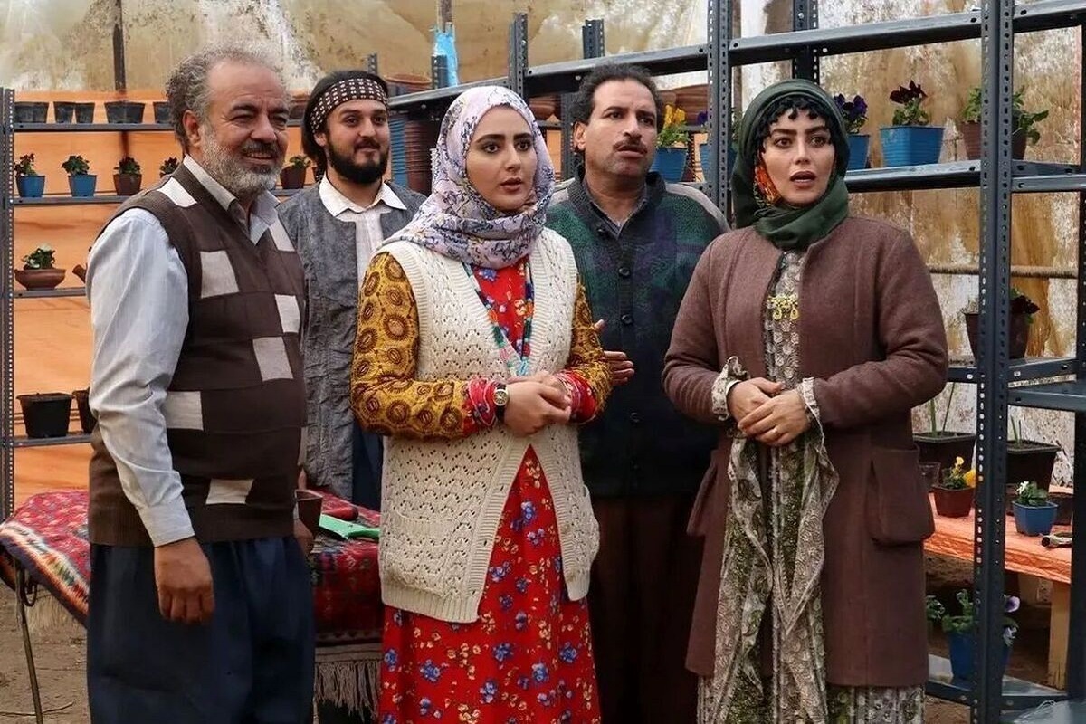 به مناسبت عید سعید فطر، امشب، سه‌شنبه ۲۱ فروردین، برنامه ایران دوست‌داشتنی، به صورت زنده میزبان بازیگرانِ سریالِ محبوب نون‌خ خواهد بود.