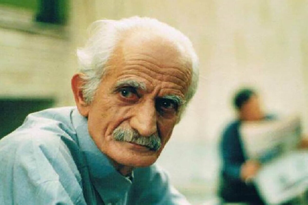 کیومرث ملک مطیعی، بازیگر پیشکسوت است که در ۲۱ فروردین سال ۱۳۸۹ درگذشت​.