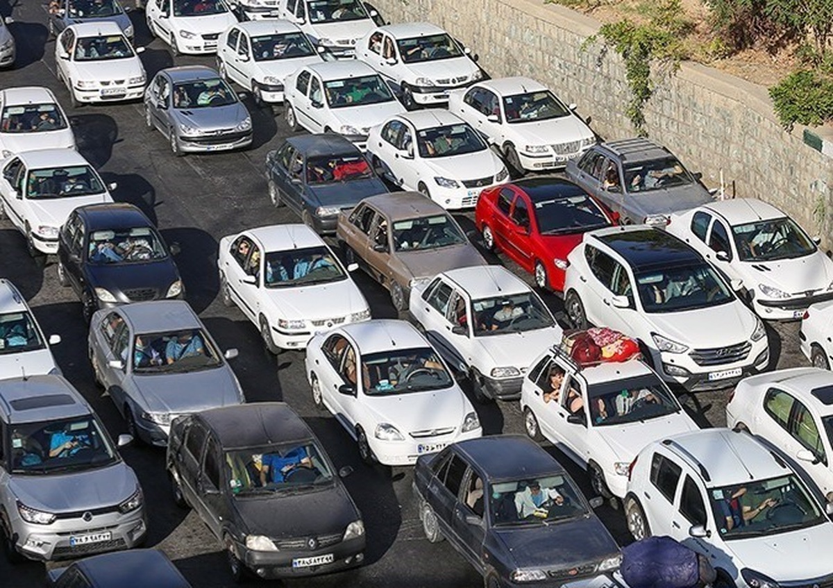فرمانده پلیس راه مازندران با اعلام پرحجم بودن جاده هراز از یک‌طرفه شدن جاده کندوان از تهران به چالوس خبر داد.