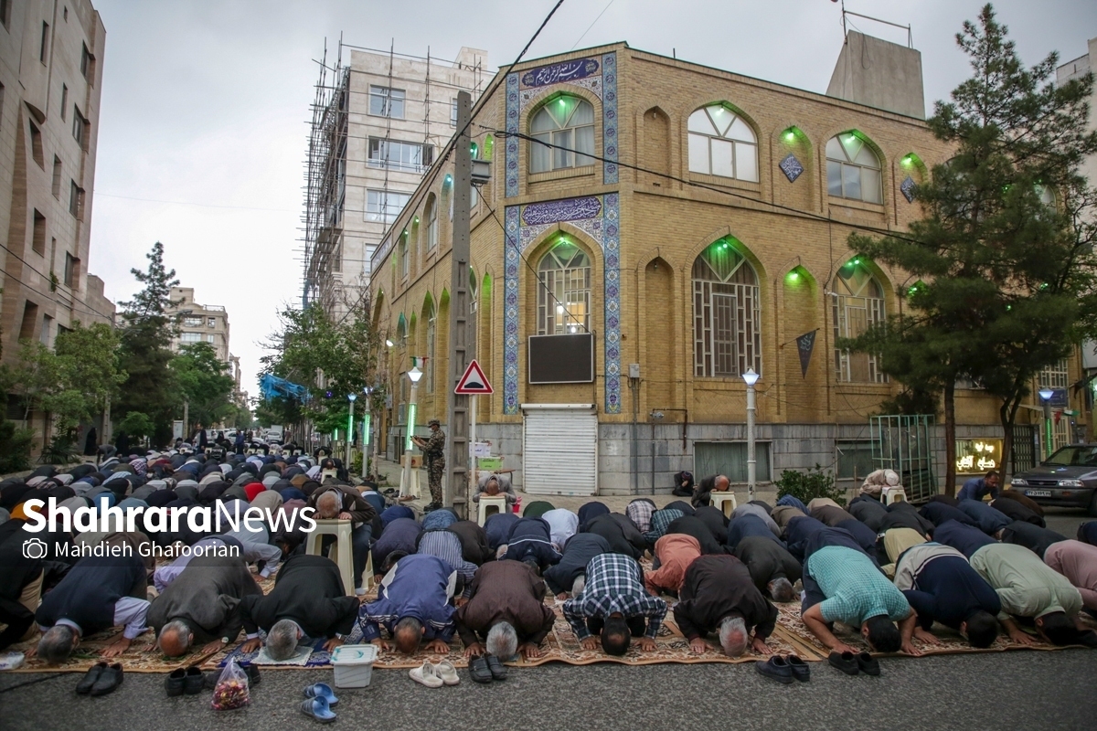 معاون سازمان اجتماعی و فرهنگی شهرداری مشهد از مشارکت شهرداری مشهد در برپایی نماز عید سعید فطر در مناطق مختلف مشهد خبر داد.
