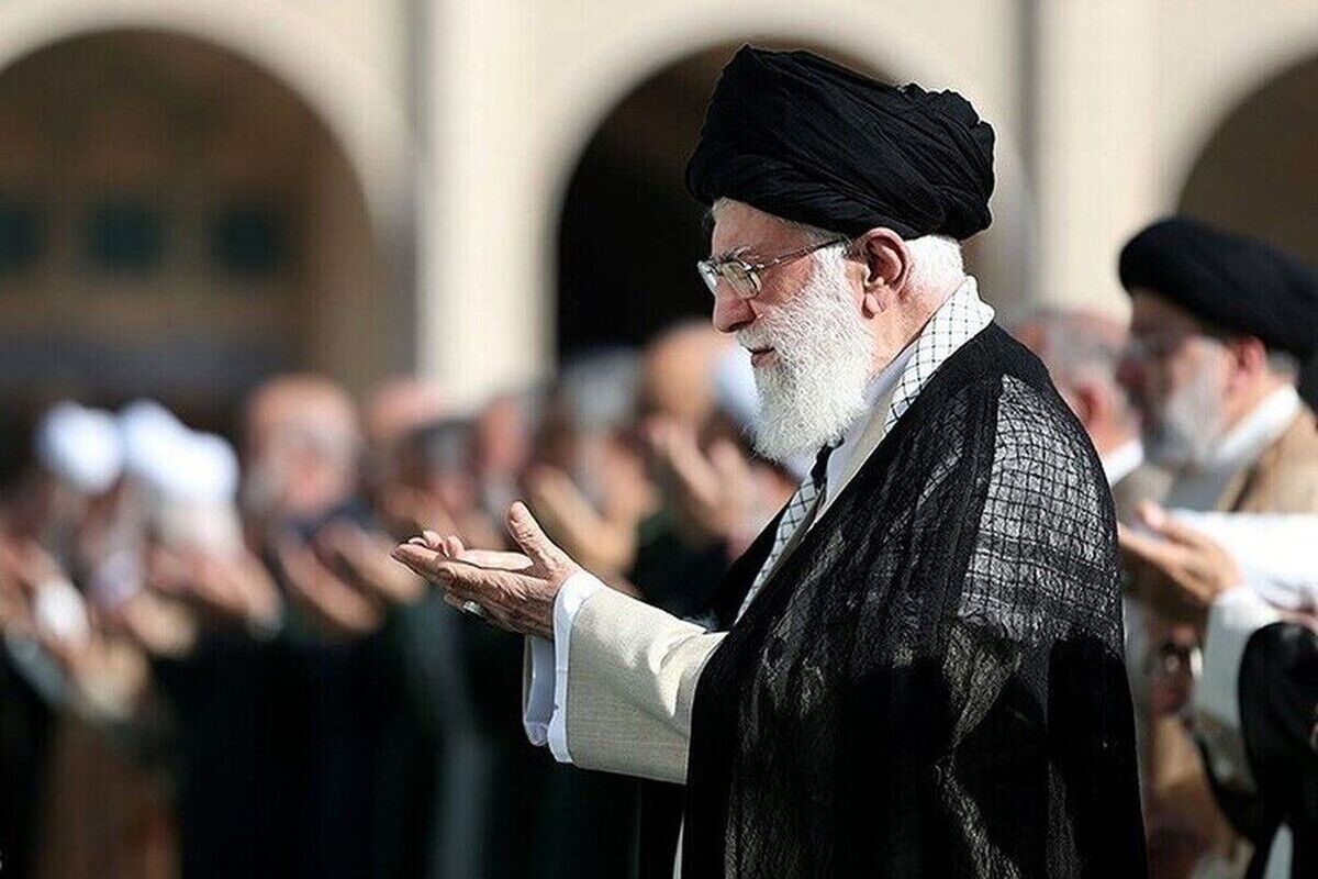 نماز عید سعید فطر به امامت رهبر معظم انقلاب اسلامی در مصلای امام خمینی (ره) تهران اقامه می‌شود.