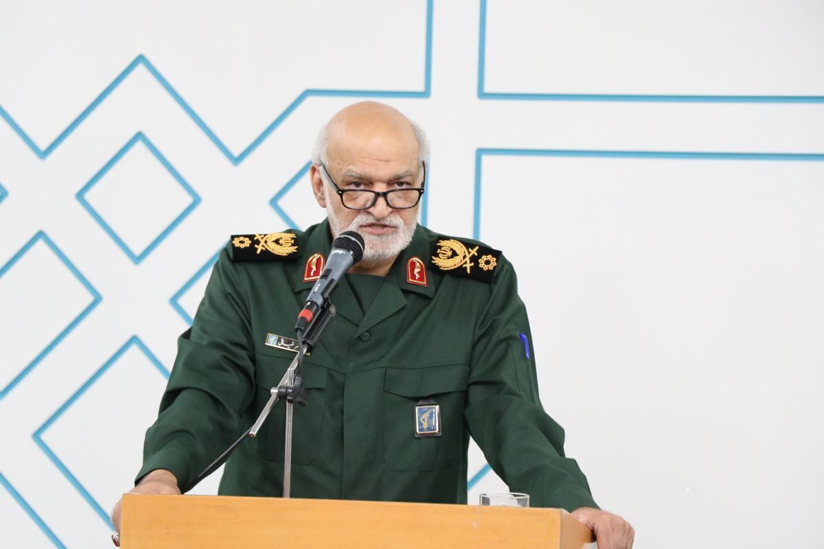 فرمانده سپاه امام رضا (ع) با تاکید بر ضرورت انس با قرآن در همه شئون زندگی گفت: دشمنان تلاش می‌کنند جوامع اسلامی را از قرآن دور کنند.