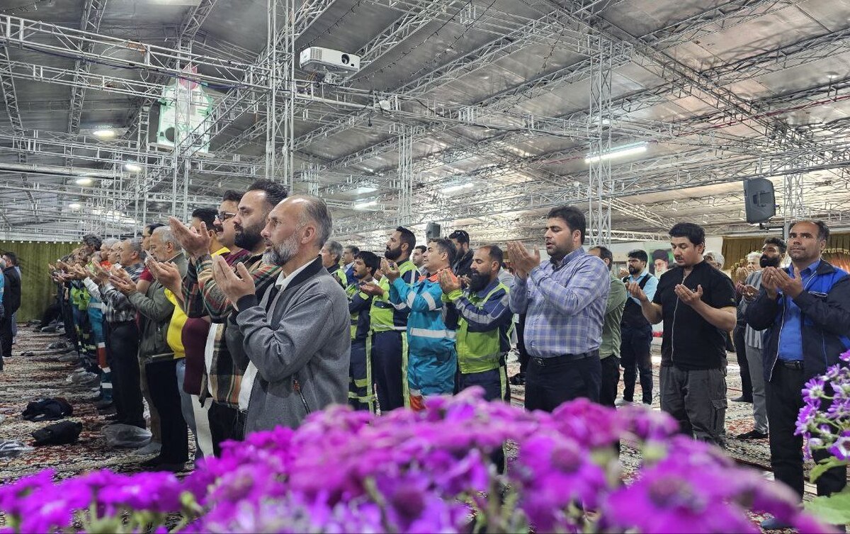 اقامه نماز باشکوه عید سعید فطر در حسینیه شهید حاج قاسم سلیمانی در جوار گلزار مطهر شهدا آرامستان بهشت رضا(ع) برگزار شد.