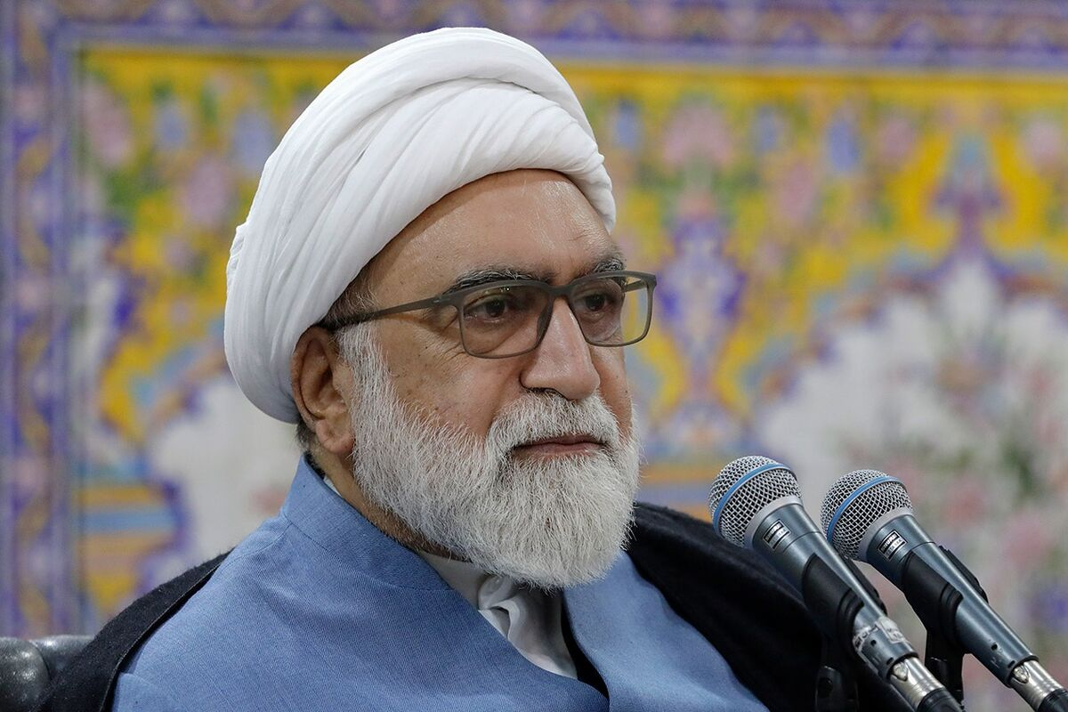 تولیت آستان قدس رضوی گفت: سیره تبلیغی ائمه اطهار(ع) سراسر مهربانی، نرم خویی، سعه صدر، تعامل با مردم، شفقت و نیکویی بوده است که بازخوانی این سیره مباهات‌آمیز در تبلیغ دین، یک درس و الگو است.