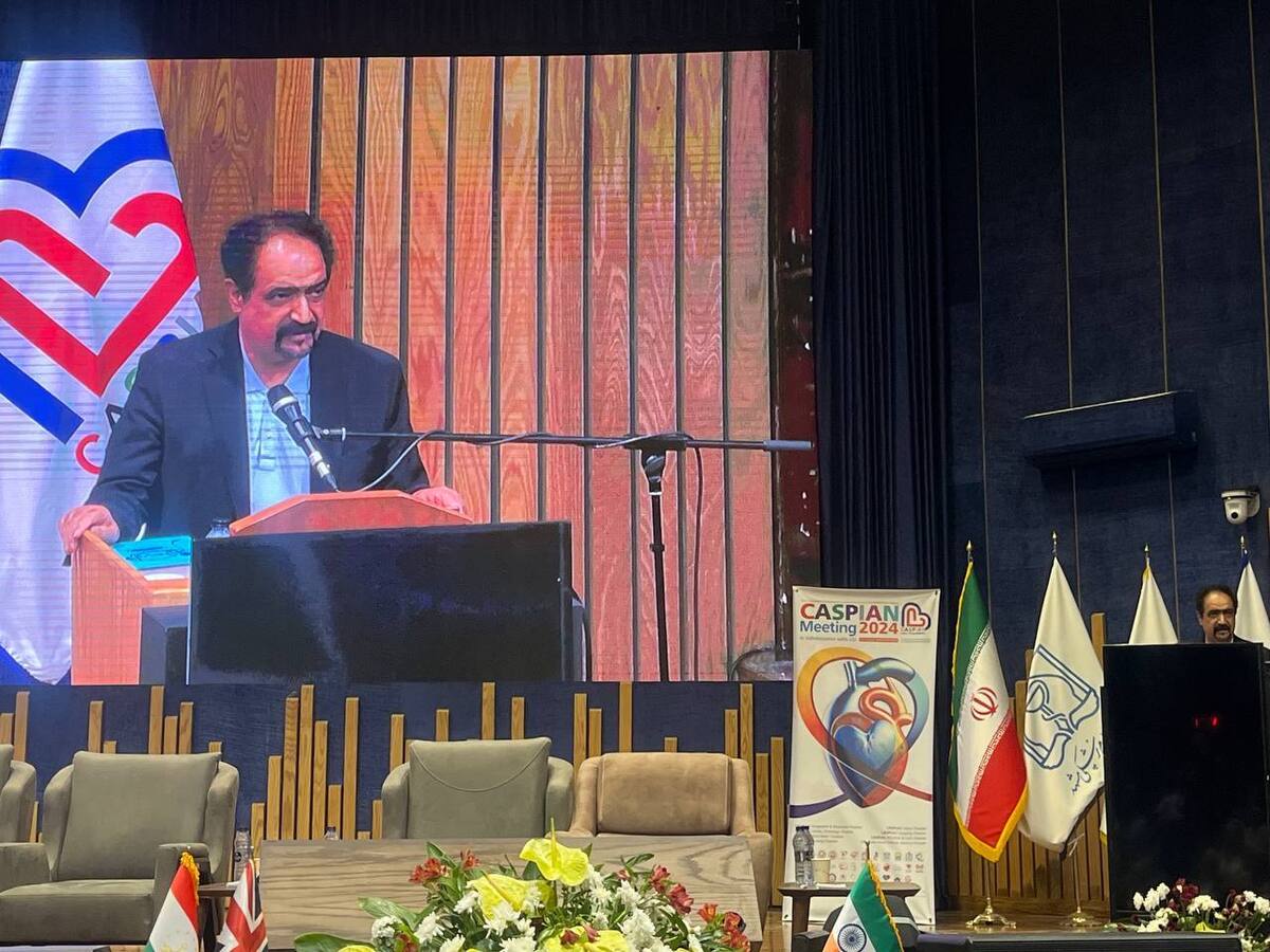 رئیس دانشگاه علوم پزشکی مشهد گفت: ۶۰۰ مقاله و سخنرانی برای چهار روز کنگره بین‌المللی قلب کاسپین آماده شده است و ۲۰ عمل به شکل زنده از اتاق عمل بیمارستان امام رضا (ع) تا فرداشب پخش خواهد شد. ۱۵۰ دانشجوی دانشگاه علوم پزشکی مشهد در این کنگره همکاری می‌کنند.