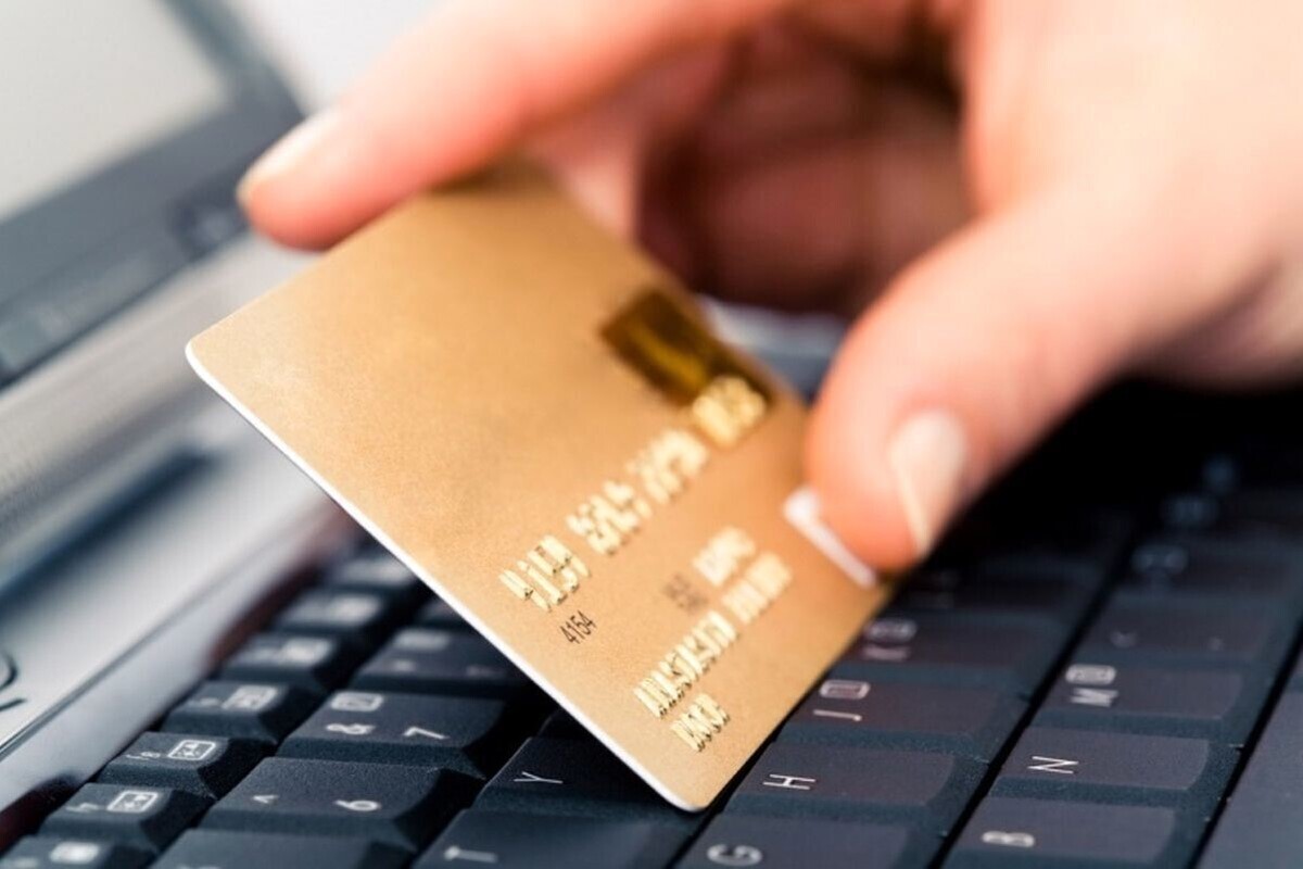 یک وکیل دادگستری از تشکیل یک پرونده کثیرالشاکی در ارومیه با موضوع خیانت در امانت با سوء استفاده از کارت‌های بانکی اجاره‌ای در سایت‌های شرط بندی با ۳۰۰ شاکی خبر داد.