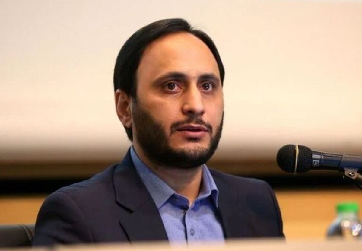 سخنگوی دولت گفت: مدیریت احیای دریاچه ارومیه میدانی شد و با سپردن مسئولیت کارگروه نجات دریاچه به استاندار آذربایجان‌غربی، دیگر تصمیمات برای احیای آن در تهران گرفته نمی‌شود.
