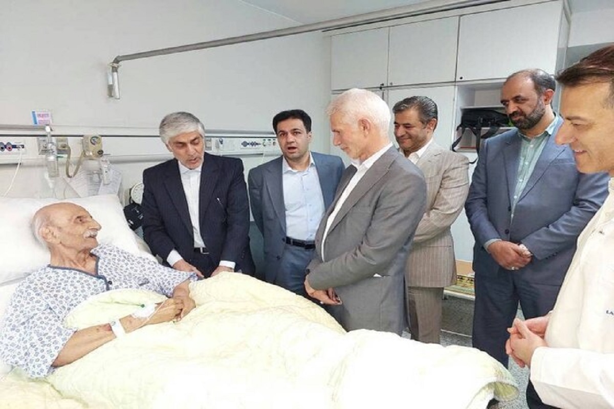 مسعود اسکویی، گوینده و کارشناس‌مجری پیشکسوت که چند روز پیش به‌دلیل شکستگی ناحیه لگن و پا در بخش مراقبت‌های ویژه بیمارستان بستری شده بود، به بخش عمومی منتقل شد.