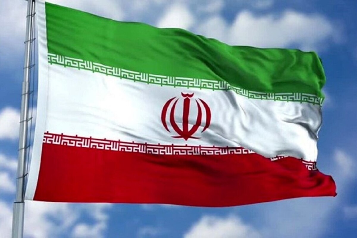 نماهنگ فاخر «زیر پرچمت» اثر جدید گروه هنری نسیم قدر است که با هنرمندی بیش از ۵۰۰ نفر از اعضای این گروه ساخته شده است.