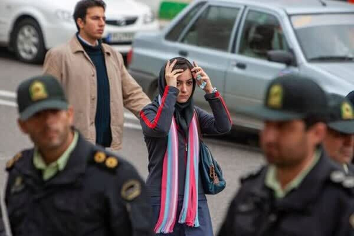 در اطلاعیه شماره ۲ فرماندهی انتظامی کشور آمده است: با اجرای طرح نور از روز شنبه ۲۵ فروردین ماه ۱۴۰۳، خوشبختانه شاهد همکاری وصف‌ناپذیر مردم عزیز، به‌ویژه بانوان فهیم و قانون مدار کشورمان با پلیس هستیم.