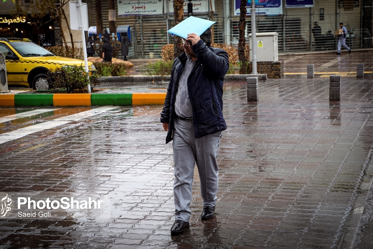 رییس مرکز ملی پیش‌بینی و مدیریت بحران مخاطرات وضع هوا گفت: رگبار، رعد و برق و وزش باد شدید در نقاط مختلف پیش‌بینی می‌شود.