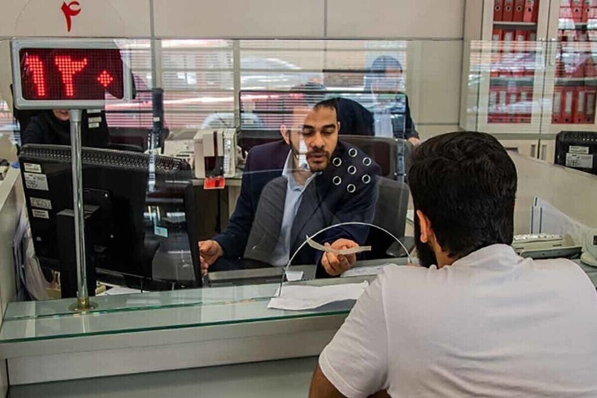 یکی از اعضای کمیسیون اجتماعی مجلس شورای اسلامی گفت که در صورت تصویب قانون افزایش تعطیلات آخر هفته، بانک‌ها نیز مشمول این قانون می‌شوند.