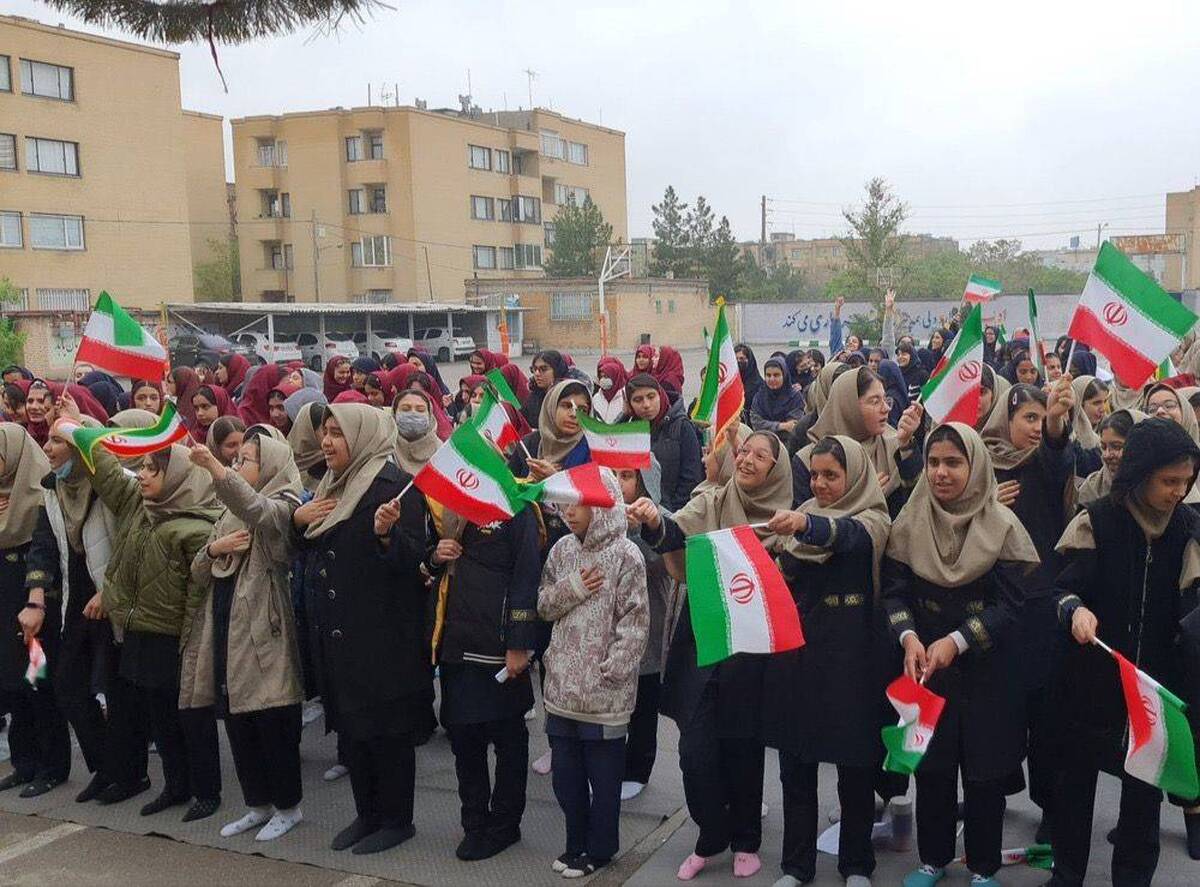 به پاس انتقام غرور آفرین ایران از رژِیم غاصب صهیونیستی به دلیل حمله تروریستی به کنسولگری ایران در دمشق در اقدامی خودجوش مدارس و مساجد در سطح شهر مشهد،به جشن و سرور پرداختند.