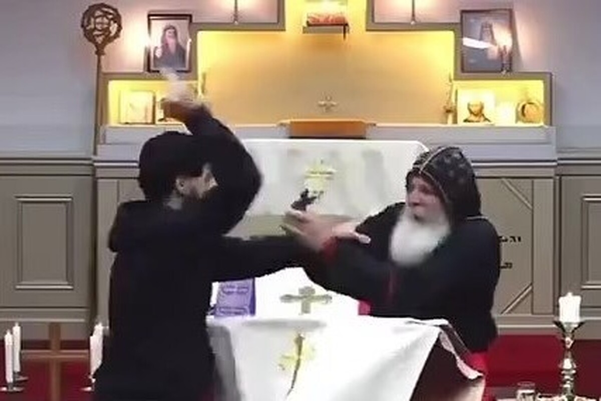 یک اسقف امروز (دوشنبه) هدف حمله با چاقوی مردی که لباس مشکی به تن داشت، قرار گرفت.