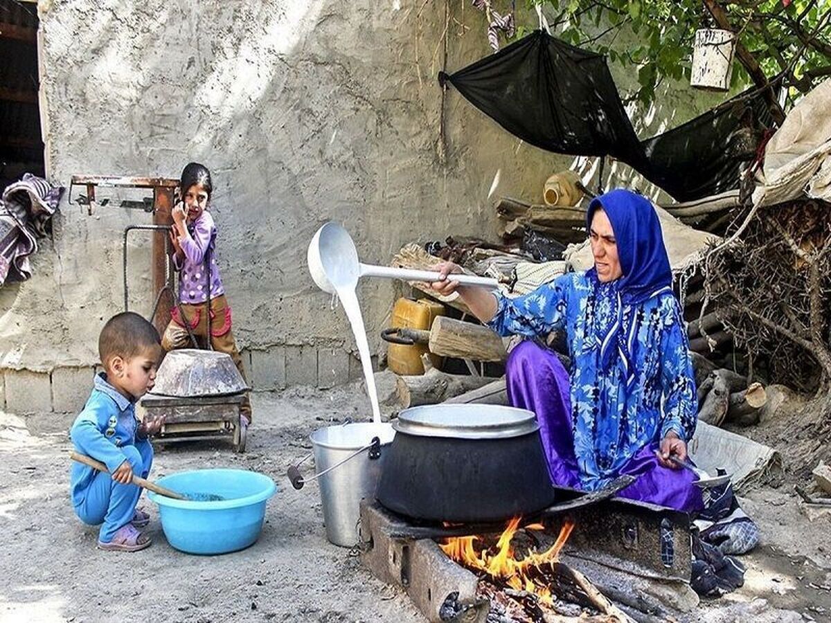 مدیرکل صندوق بیمه اجتماعی کشاورزان روستاییان و عشایر خراسان رضوی گفت:بیمه رایگان مادران دارای بیشتر از سه فرزند مصداق حمایت دولت از زنان خانه دار روستایی و عشایر است که مهلت آن تا پایان فروردین ماه کنونی است.