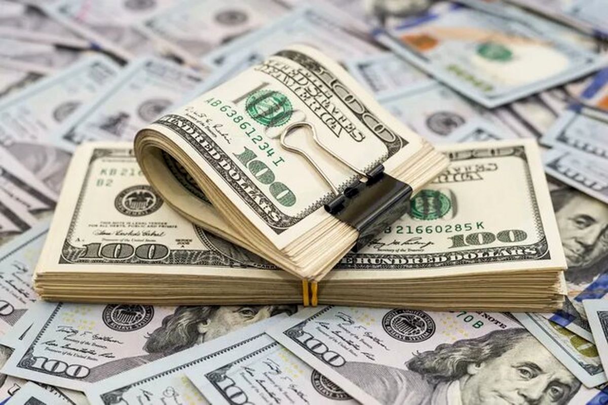 در بازار آزاد اکنون هر دلار آمریکا با نرخ ۶۵ هزار و ۳۰۰ تومان مبادله می‌شود.