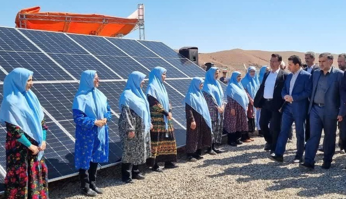 نخستین مزرعه خورشیدی حمایتی متمرکز کشور با ظرفیت ۲۱۵ کیلووات در روستای پنداس کاشان با مشارکت ۴۰ بانوی کاشانی از روستای پنداس راه اندازی شد.