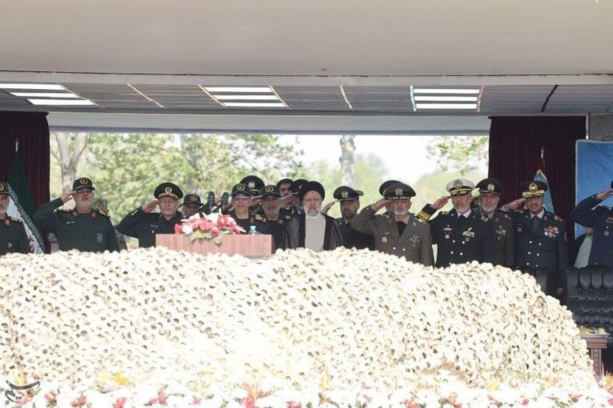 رئیس جمهور گفت: امروز دیگر سخن از گزینه نظامی علیه ملت ایران نیست و این مهم به دلیل بازدارندگی و اقتدار نیرو‌های مسلح ما است.