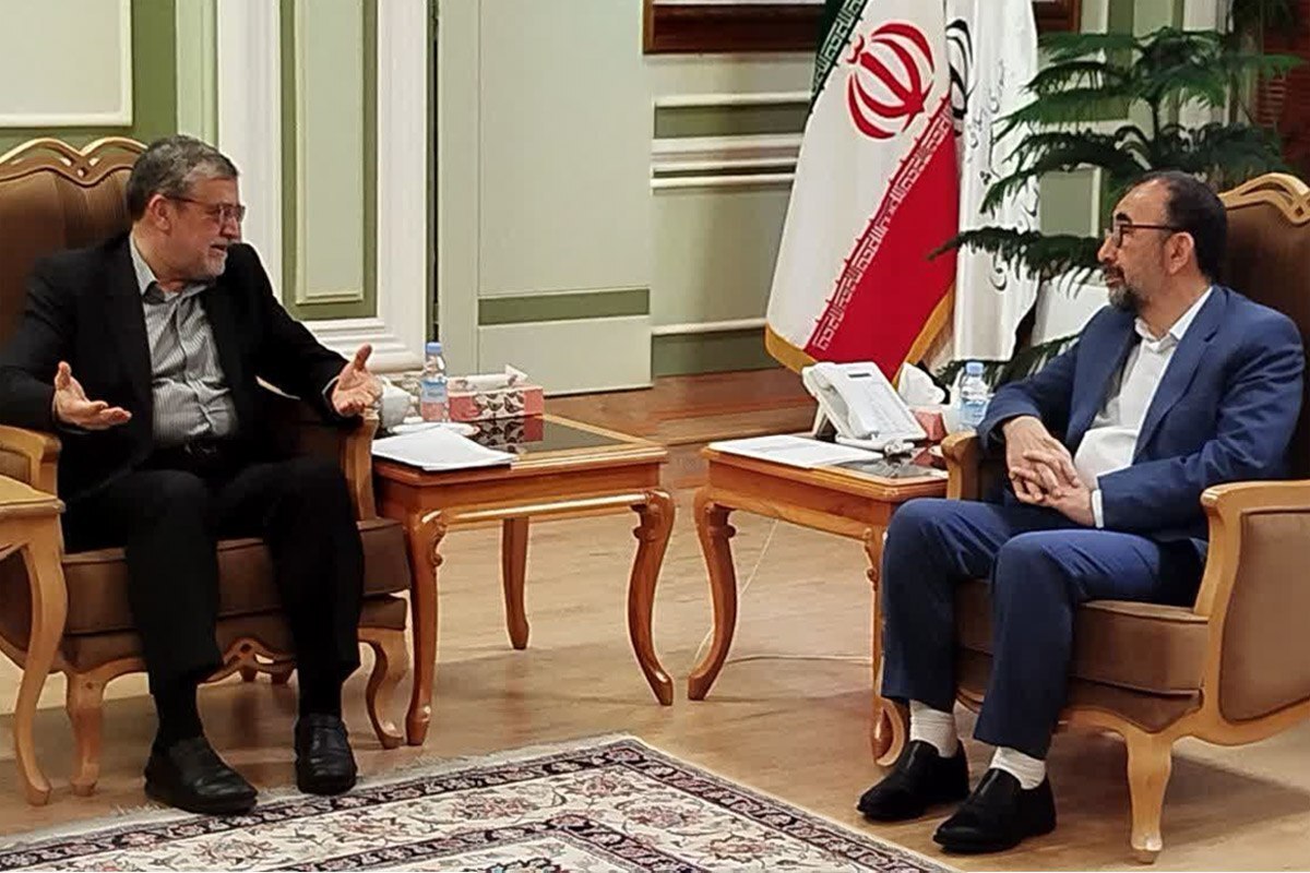 استاندار خراسان رضوی در نشست مشترک با شهردار و معاونان شهرداری مشهدمقدس گفت: زمینه سرمایه‌گذاری بیشتر در حوزه گردشگری و زیارت مشهد توسط شهرداری فراهم شود.